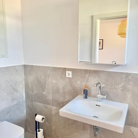 Modern Apartment With Terrace Near Scs * Wiener Neudorf