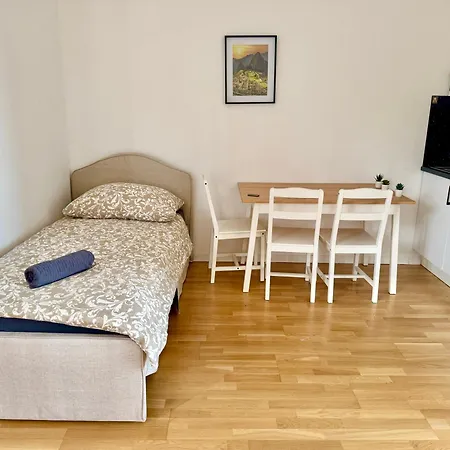 Modern Apartment With Terrace Near Scs * Wiener Neudorf