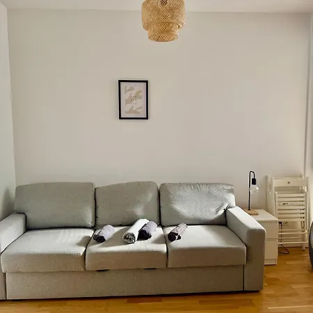 Apartment Modern Apartment With Terrace Near Scs