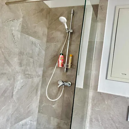 Modern Apartment With Terrace Near Scs Apartment *