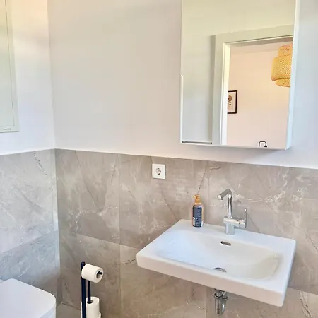 Modern Apartment With Terrace Near Scs * Wiener Neudorf